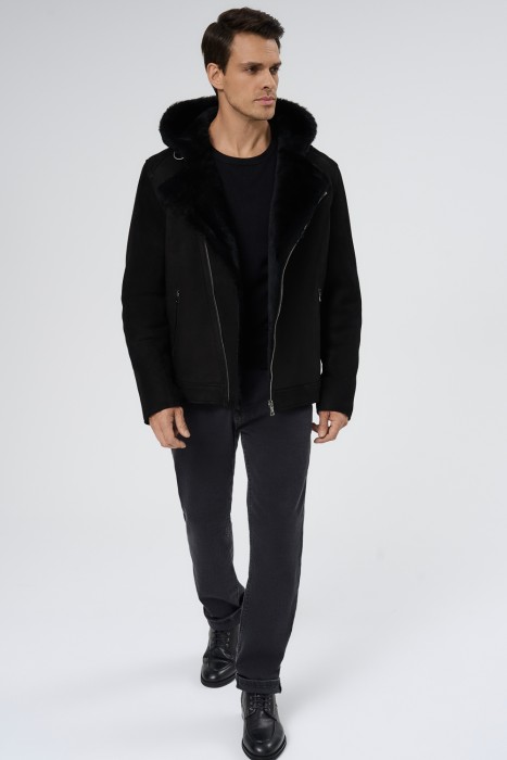 дубленка из овчины с капюшоном от бренда снежная королева вид слева