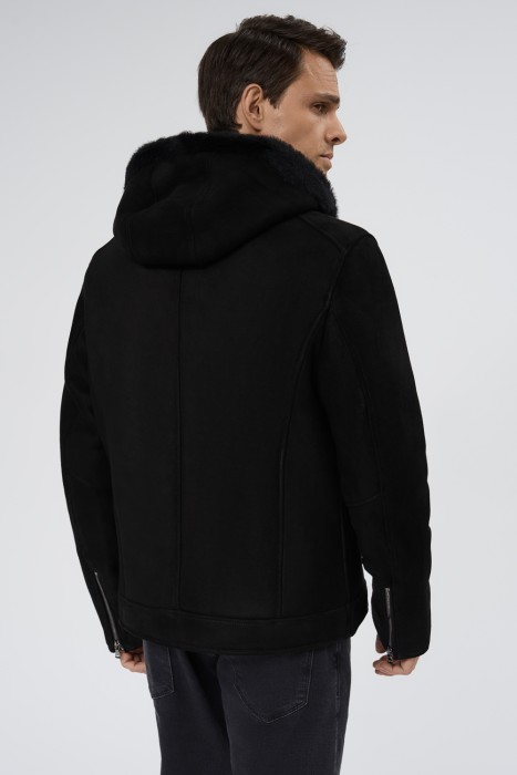 дубленка из овчины с капюшоном по цене 33970 руб вид справа