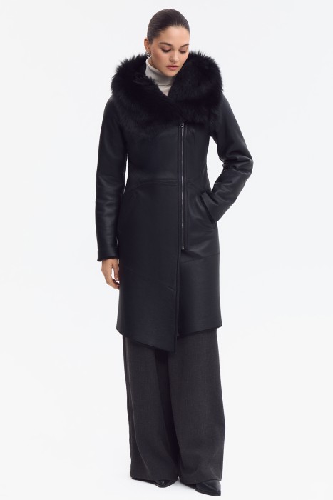 дубленка из овчины с капюшоном от бренда снежная королева вид слева