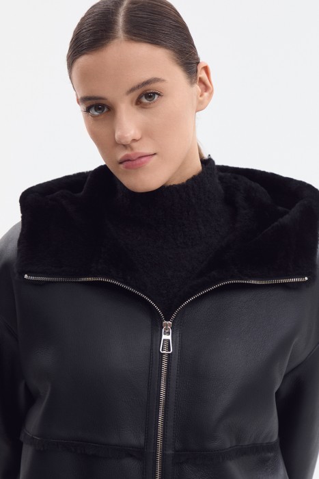 дубленка из овчины с капюшоном из россии вид сбоку