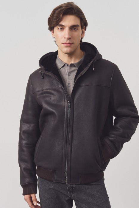 дубленка из овчины с капюшоном от бренда снежная королева вид слева