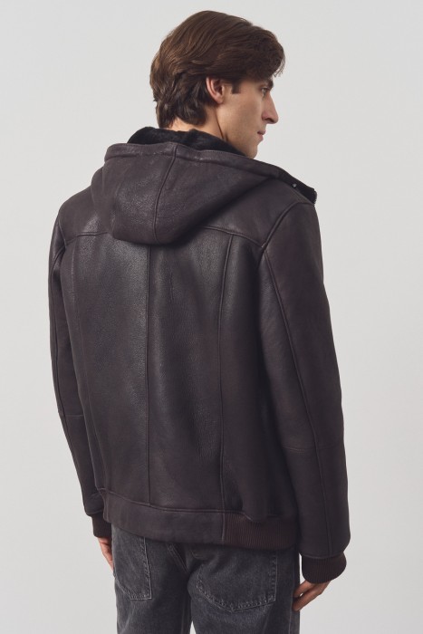 дубленка из овчины с капюшоном по цене 25070 руб вид справа