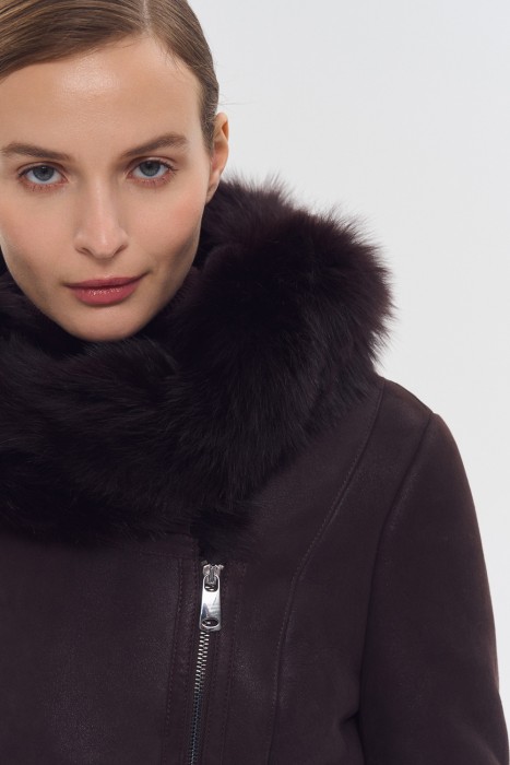 дубленка из овчины с капюшоном по цене 58060 руб вид справа