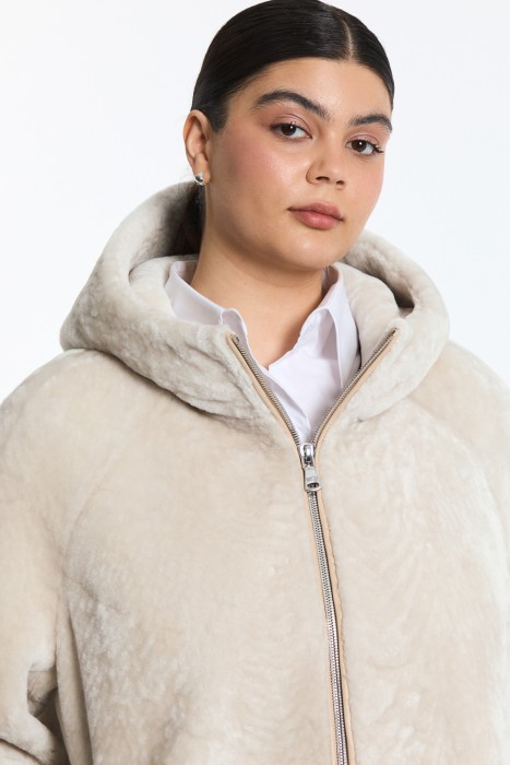 дубленка из овчины с капюшоном из россии вид сбоку