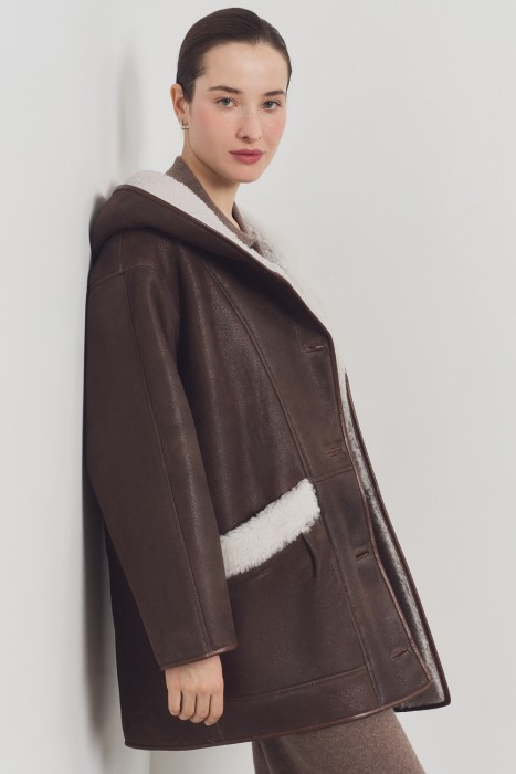 дубленка из овчины с капюшоном по цене 42290 руб вид справа