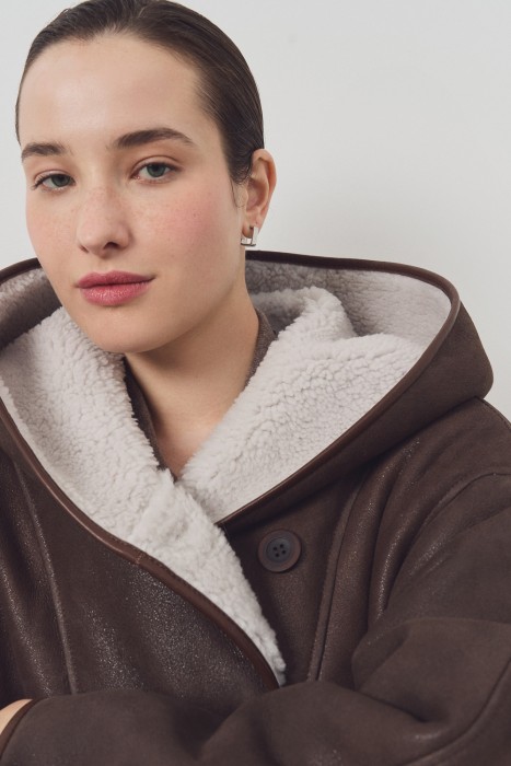 дубленка из овчины с капюшоном из россии вид сбоку