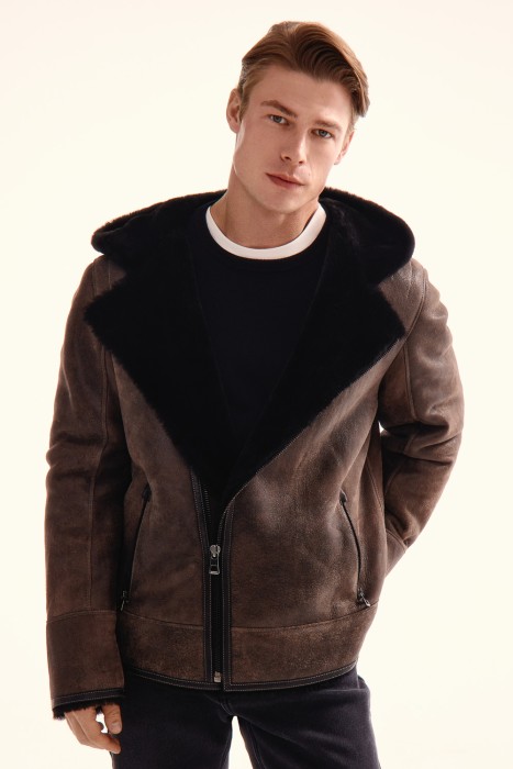 дубленка из овчины с капюшоном по цене 32360 руб вид справа