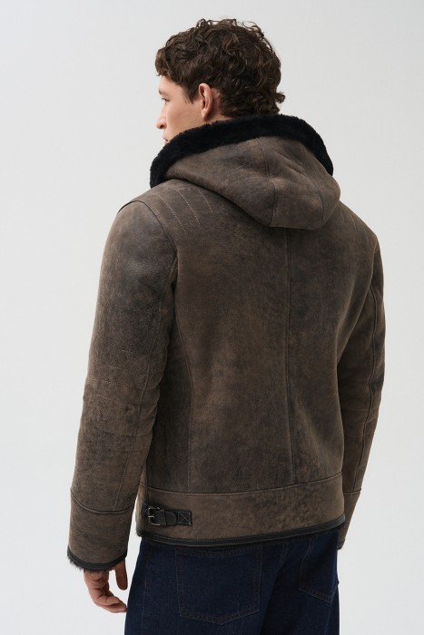 дубленка из овчины с капюшоном из россии вид сбоку