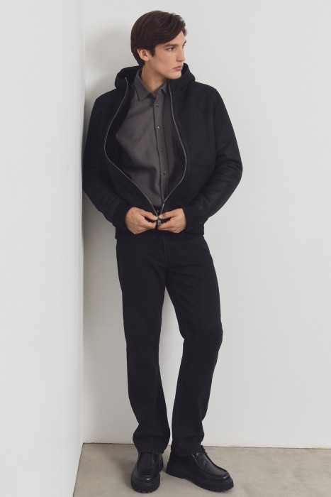 дубленка из овчины с капюшоном от бренда снежная королева вид слева