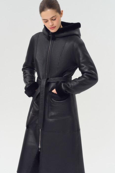 дубленка из овчины с капюшоном от бренда снежная королева вид слева