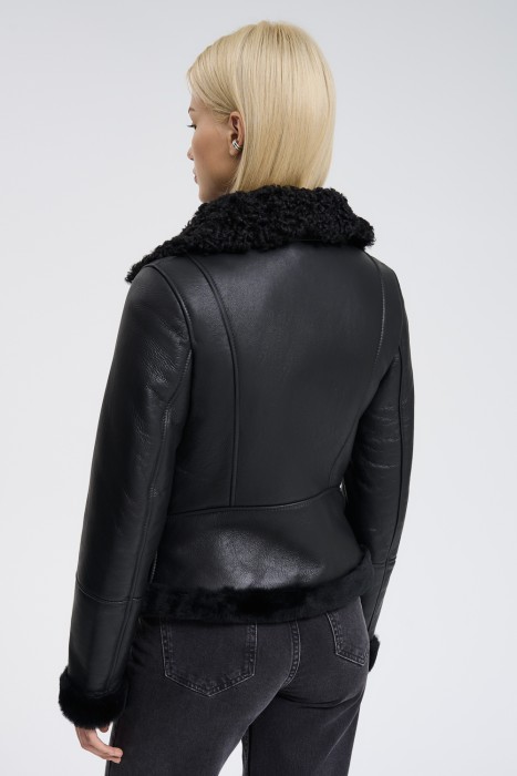 дубленка из овчины с отделкой каракулем по цене 23650 руб вид справа