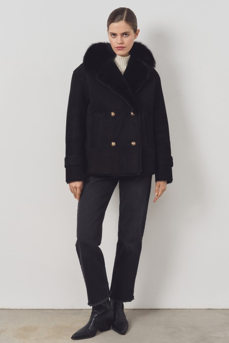 дубленка из овчины с отделкой мехом песца от бренда снежная королева вид слева