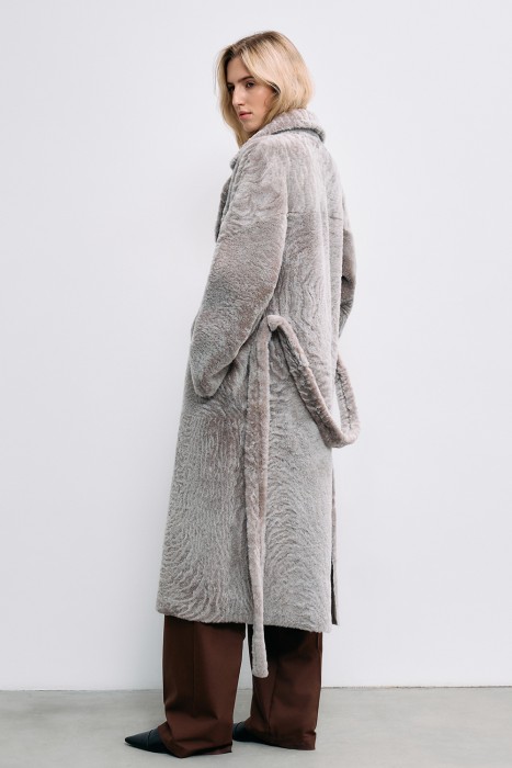 дубленка из овчины с поясом по цене 66360 руб вид справа