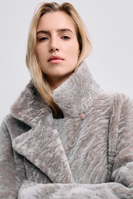 дубленка из овчины с поясом из россии вид сбоку