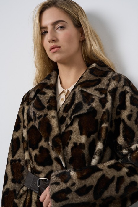 дубленка из овчины с поясом по цене 96110 руб вид справа