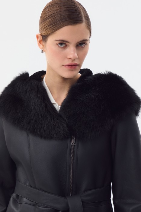 дубленка из овчины с поясом по цене 55570 руб вид справа