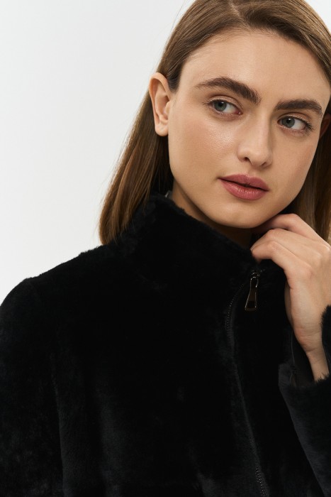 дубленка из овчины с поясом из россии вид сбоку