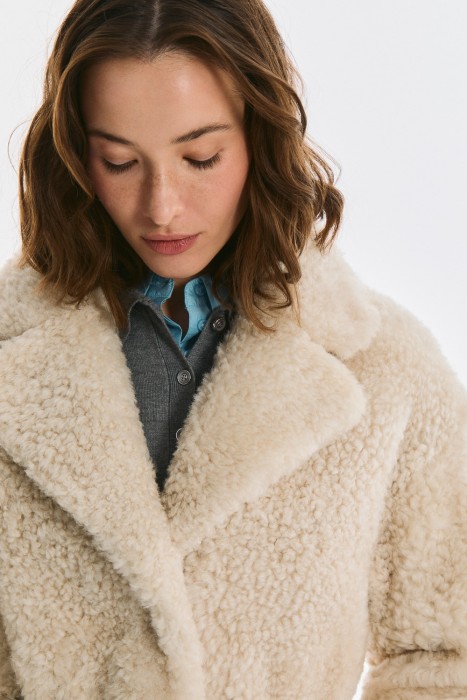 дубленка из овчины с поясом из россии вид сбоку