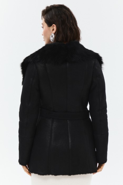 дубленка из овчины с поясом по цене 38150 руб вид справа