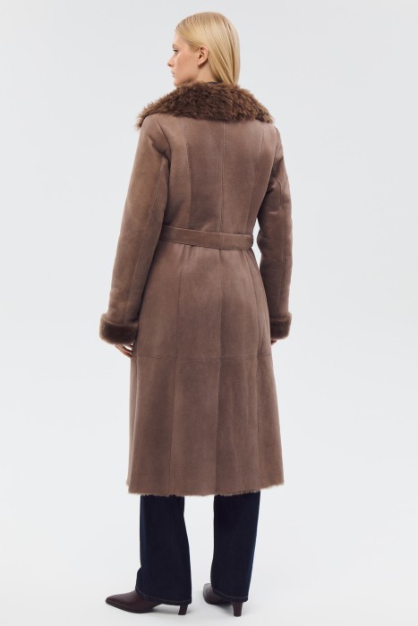 дубленка из овчины с поясом по цене 65520 руб вид справа