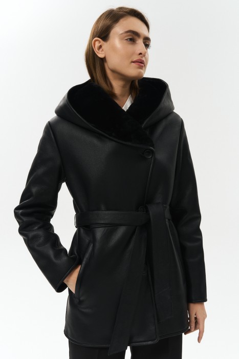 дубленка из овчины с поясом из россии вид сбоку