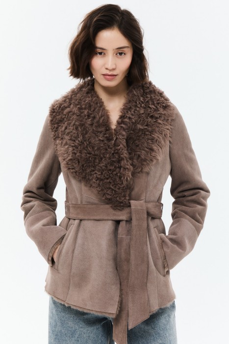 дубленка из овчины с поясом от бренда снежная королева вид слева