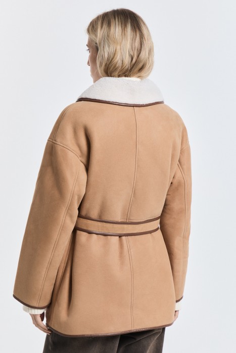 дубленка из овчины с поясом по цене 27730 руб вид справа