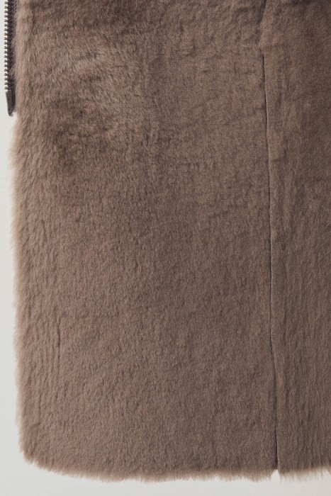 дубленка из овчины с поясом из россии вид сбоку