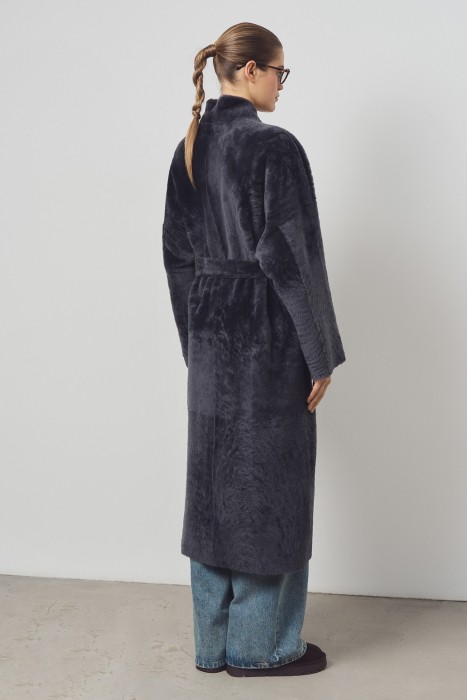 дубленка из овчины с поясом из россии вид сбоку