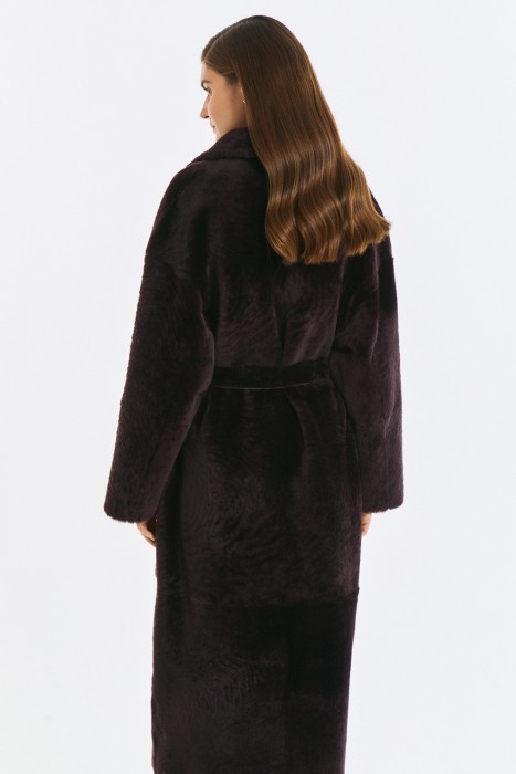 дубленка из овчины с поясом по цене 73590 руб вид справа