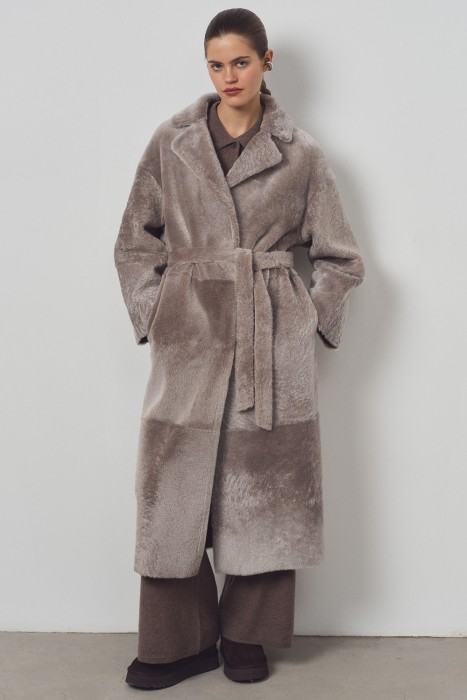 дубленка из овчины с поясом по цене 53910 руб вид справа