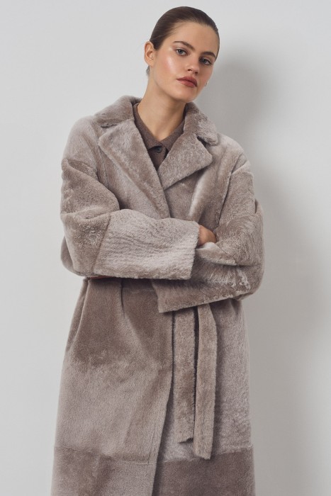 дубленка из овчины с поясом из россии вид сбоку