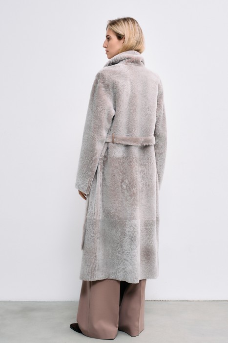 дубленка из овчины с поясом по цене 63040 руб вид справа