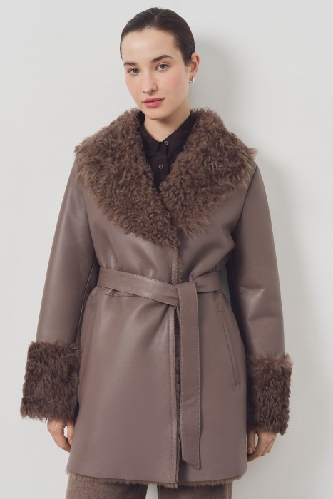 дубленка из овчины с поясом от бренда снежная королева вид слева