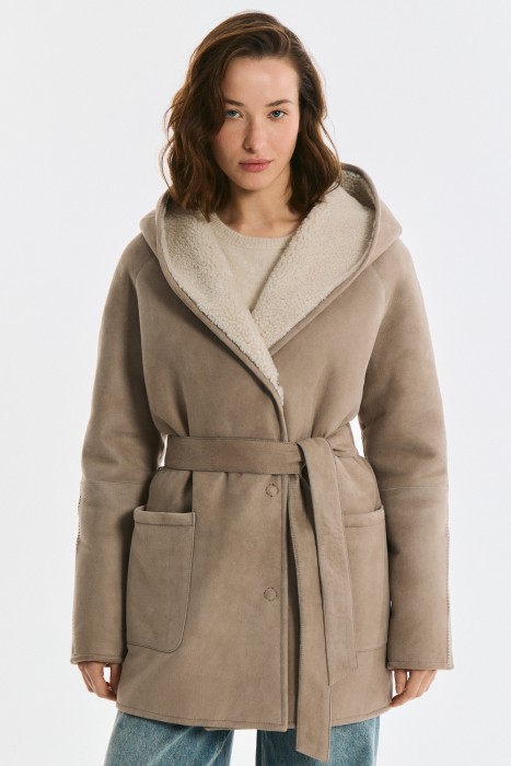 дубленка из овчины с поясом от бренда снежная королева вид слева