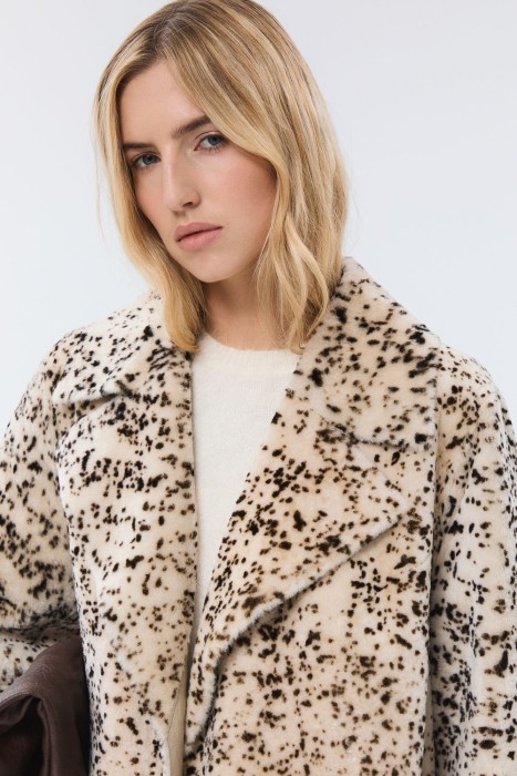 дубленка из овчины с поясом из россии вид сбоку