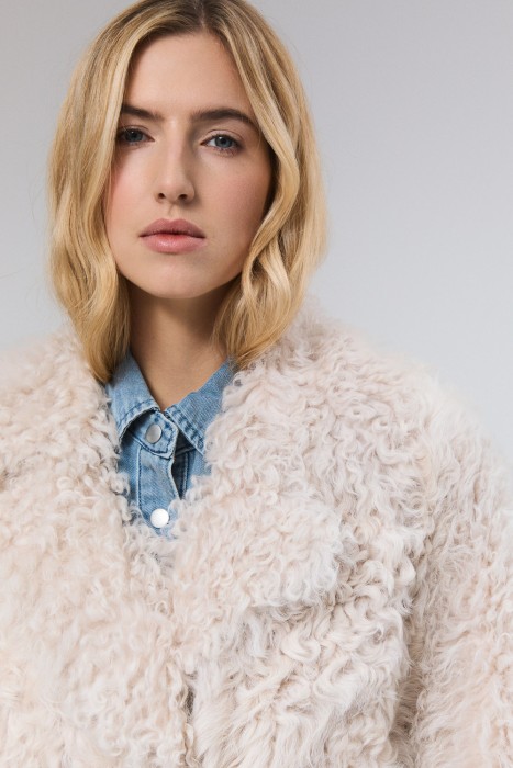 дубленка из овчины с поясом из россии вид сбоку