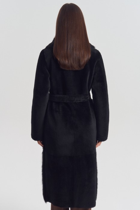 дубленка из овчины с поясом по цене 106230 руб вид справа