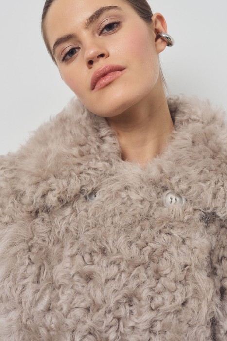 дубленка из овчины с поясом по цене 49760 руб вид справа