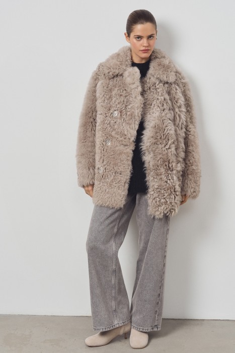 дубленка из овчины с поясом из россии вид сбоку