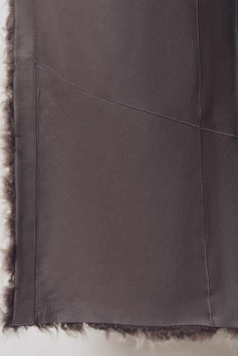 дубленка из овчины с поясом из россии вид сбоку