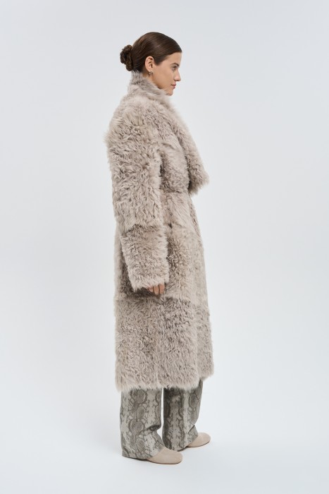 дубленка из овчины с поясом по цене 84310 руб вид справа