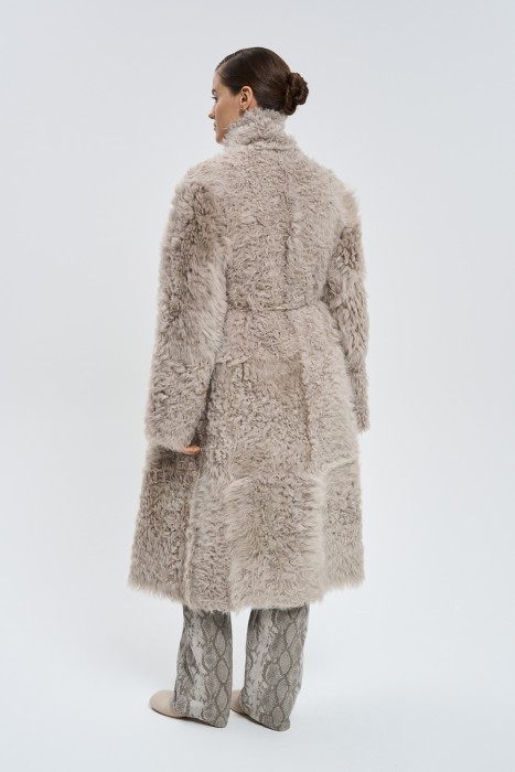 дубленка из овчины с поясом из россии вид сбоку