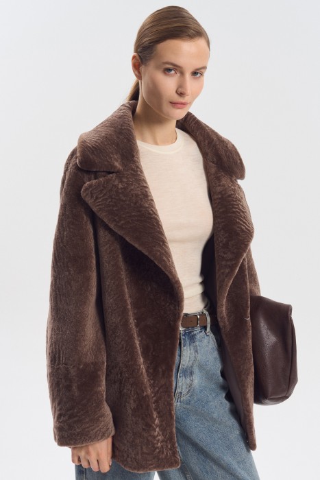 дубленка из овчины с поясом по цене 32630 руб вид справа