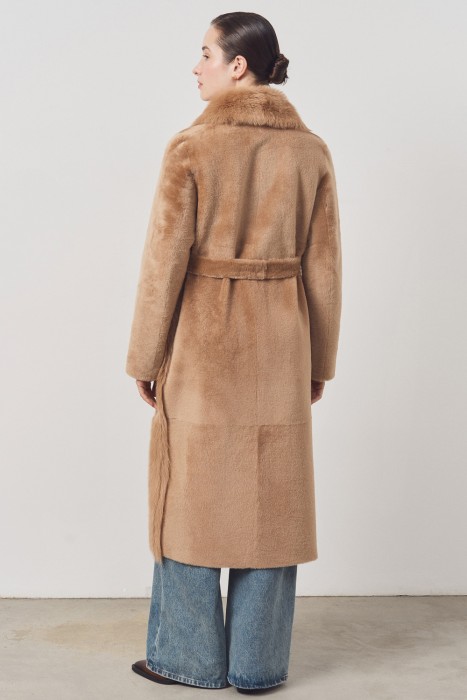 дубленка из овчины с поясом по цене 101170 руб вид справа