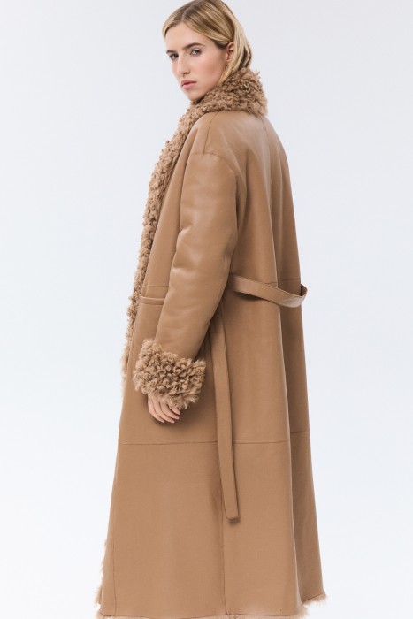 дубленка из овчины с поясом из россии вид сбоку