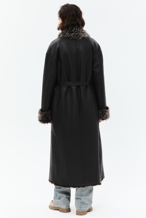 дубленка из овчины с поясом по цене 94850 руб вид справа