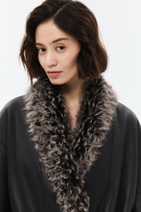 дубленка из овчины с поясом из россии вид сбоку