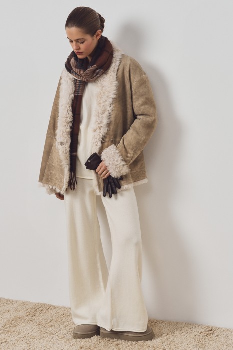 дубленка из овчины с поясом из россии вид сбоку