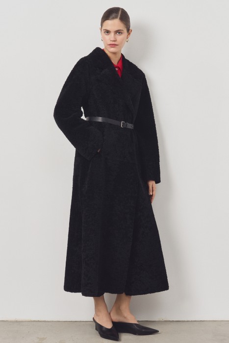 дубленка из овчины с ремнем от бренда снежная королева вид слева